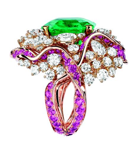 BAGUE GALON ÉMERAUDE 750/1000e or rose et jaune, diamants,
émeraude et saphirs roses