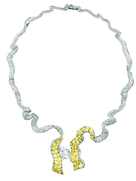 COLLIER DÉNOUÉ DIAMANT
750/1000e or blanc et jaune, diamants,
et diamants jaunes