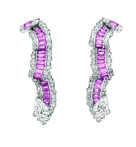 BOUCLES D’OREILLES GROS GRAIN SAPHIR ROSE
JCAD93006
750/1000e or blanc, diamants
et saphirs roses