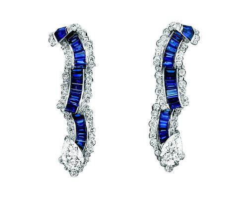 BOUCLES D’OREILLES GROS GRAIN SAPHIR
JCAD93010
750/1000e or blanc, diamants
et saphirs