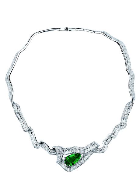 COLLIER NOUÉ ÉMERAUDE
JCAD93026
750/1000e or blanc, diamants
et émeraude