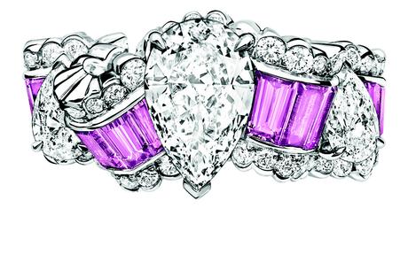 BAGUE GROS GRAIN SAPHIR ROSE
JCAD93007
750/1000e or blanc, diamants
et saphirs roses