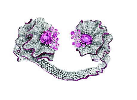 BRACELET FRONCE SAPHIR ROSE 750/1000e or blanc, diamants,
saphirs roses et rubis