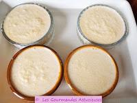 Gâteau de semoule aux Reine-Claude caramélisées (Vegan)