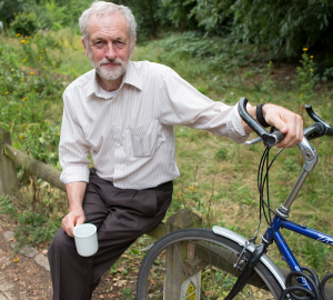Jeremy Corbyn cycliste et végétarien