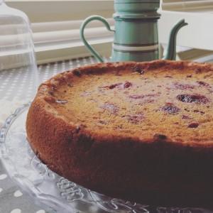 Rasberry and morello cake / Gateau aux framboises et griottes