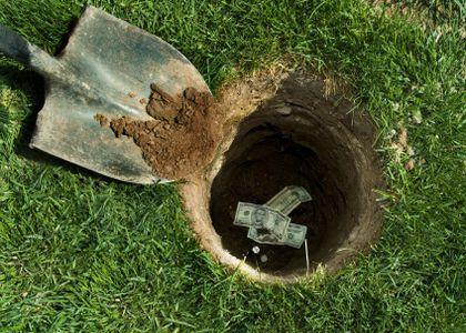 Ne jamais enterrer de l’argent sous le sol !