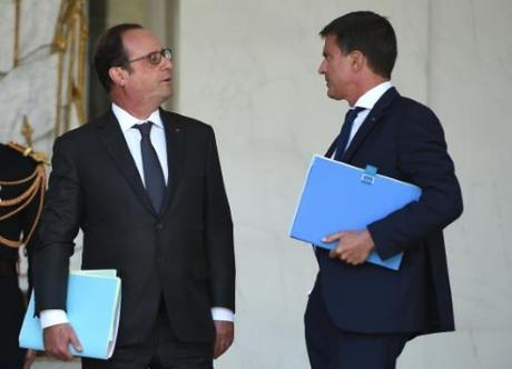 Le président François Hollande et le Premier ministre Manuel Valls à l'Elysée, le 19 août 2015 à Paris