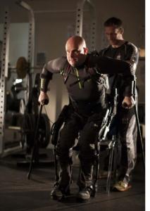 PARALYSIE: Un exosquelette bionique qui rétablit un contrôle moteur – UCLA