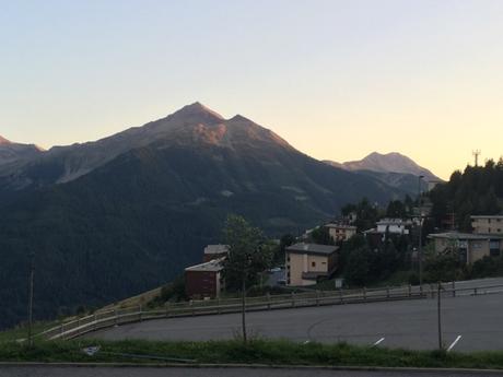 La montagne éléphant, la lune, et le reste