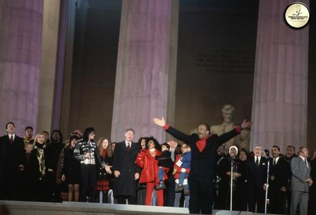 lincoln-memorial-celebration-michael-joins-president-bill-clinton-for-his-ingaugural-celebration(73)-m-11