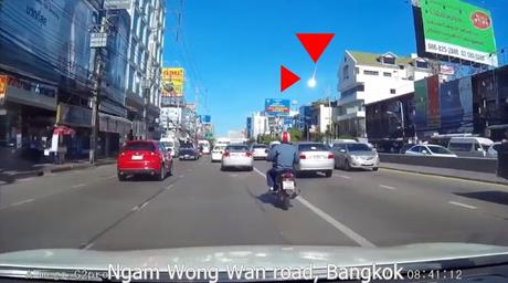 Bangkok presque frappé par un astéroïde [HD]
