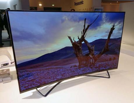 IFA 2015 : Panasonic expose sa TV OLED Ultra HD 4K incurvée haut de gamme TX-65CZ950