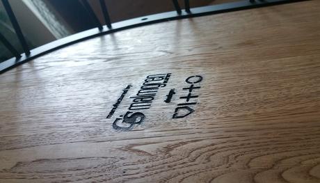 Geometry table par Velichko Velikov