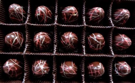 Chocolats fins : bi-couche ganache betterave et vanille