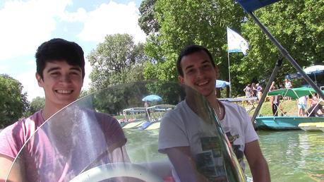 Chéri aux commandes et son fidèle copilote 