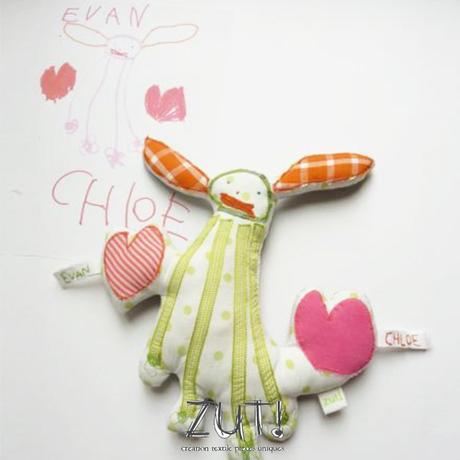 Zoom sur les doudous personnalisés ! Doudou fille aux cœurs - Zut !