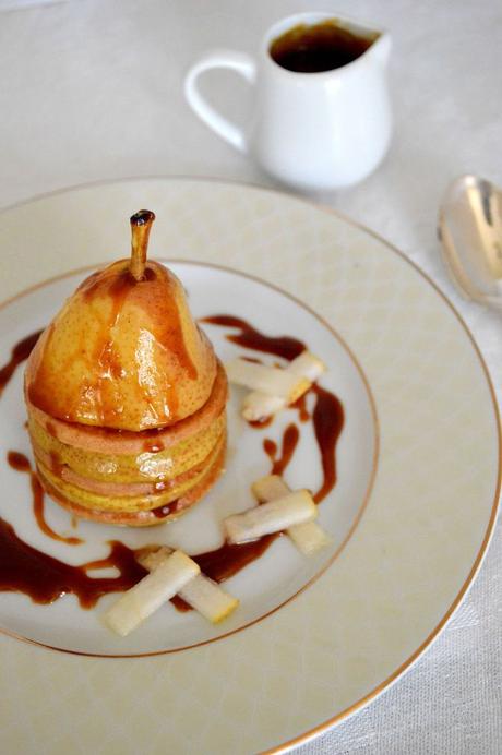Millefeuille de poire et galettes fines caramel au beurre salé