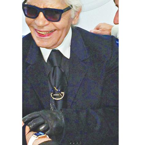 Karl Lagerfeld wearing Apple Watch