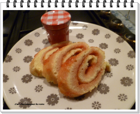 gateau roulé à la confiture fraises-rhubarbe3