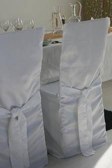 Cette chaise ajourée permet facilement la mise en ...