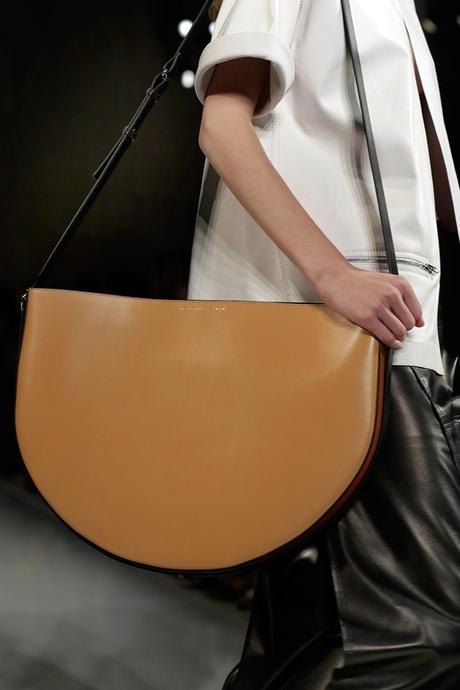 Le sac de la fashion week  de New York : Le sac demi lune de Victoria Beckham...