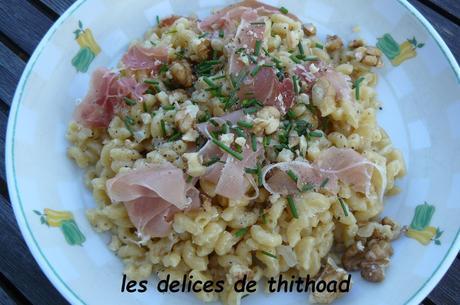 coquillettes façon risotto à l'huile de truffe, jambon cru et noix