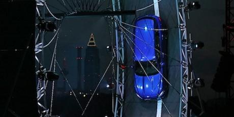 MOTEURS : La JAGUAR F-PACE défie la pesanteur