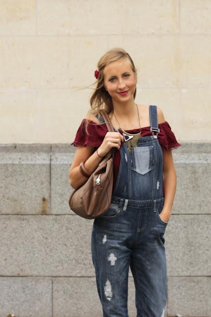 #123 Salopette et petits volants