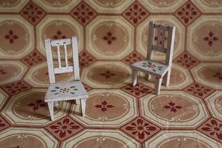 Chaises miniatures