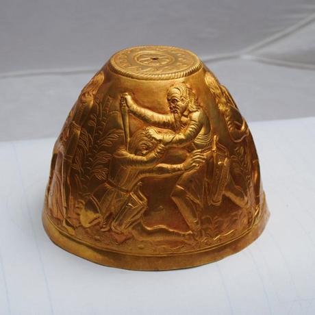 Deux bongs en or de la culture Scythe découverts en Russie