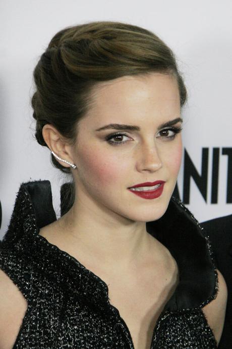 Emma Watson courte tressée updo