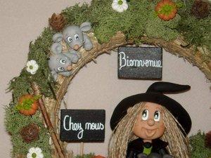 Couronne avec p'tite sorcière et son chat en porcelaine froide