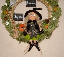 Couronne avec p'tite sorcière et son chat en porcelaine froide