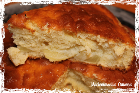 Gâteau au yaourt de mon enfance avec des pommes du jardin