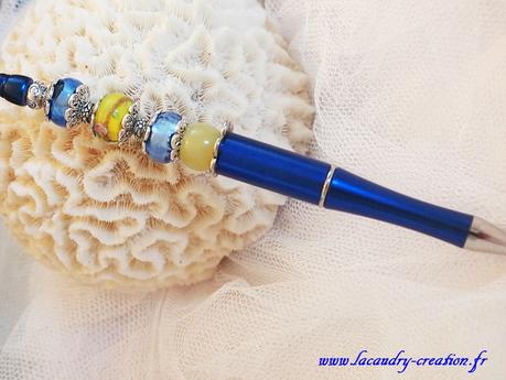 stylo bijou perle bleu roi et jaune cadeau noel papeterie lacaudry creation