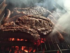 3 barbecues tourneront en continu pour servir, avec méthode, tous les invités.