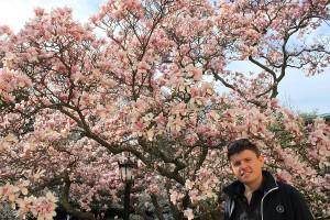 Maxime devant un cerisier, Brooklyn botanic garden