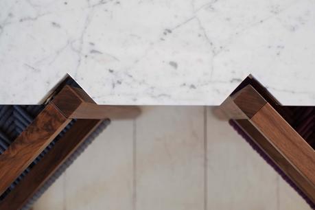 Mobilier à angles Efasma par Bureau de Change