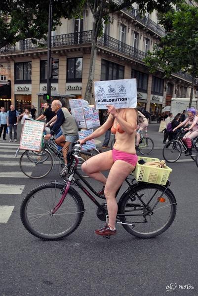 Manifestation Parisienne des cyclo-Nudistes 2008