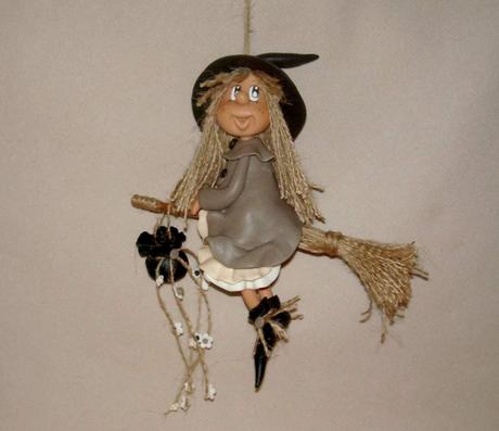Sorcières  à suspendre en porcelaine froide