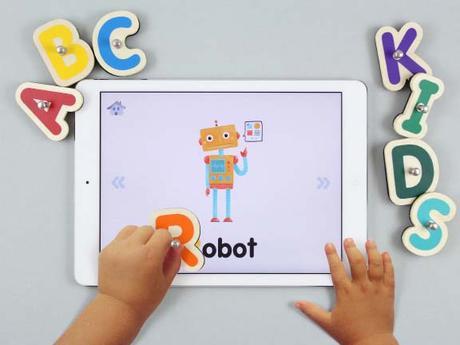 Smart Letters, le jouet connecté en bois pour apprendre la lecture et l’écriture