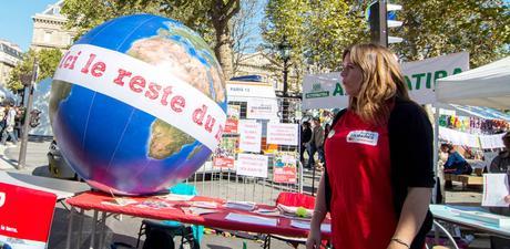 Le mouvement citoyen Alternatiba place de la Republique à Paris, grand village des alternatives contre le changement climatique, le 27 septembre 2015. 