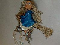 Sorcières à suspendre en porcelaine froide