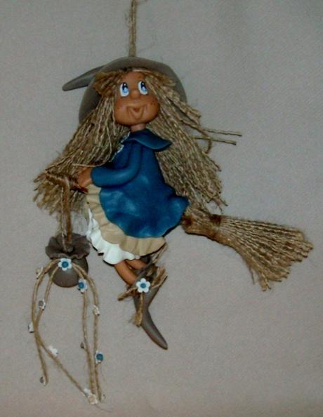 Sorcières à suspendre en porcelaine froide