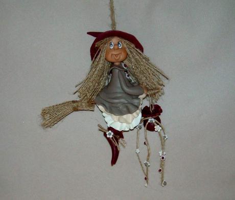 Sorcières à suspendre en porcelaine froide