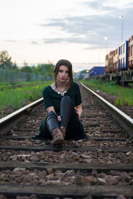 THE BLOGGER RAILS THE BLOGGER RAILS