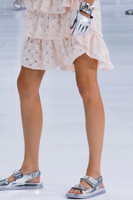 Les plus beaux accessoires du défilé printemps/été 2016 Chanel Airlines...