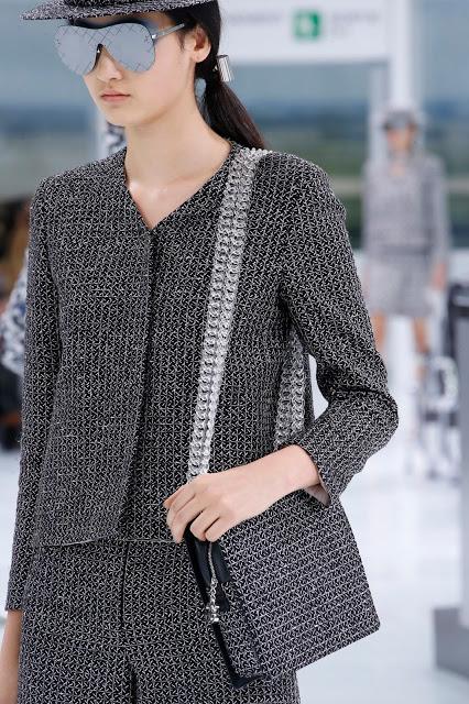 Les plus beaux accessoires du défilé printemps/été 2016 Chanel Airlines...