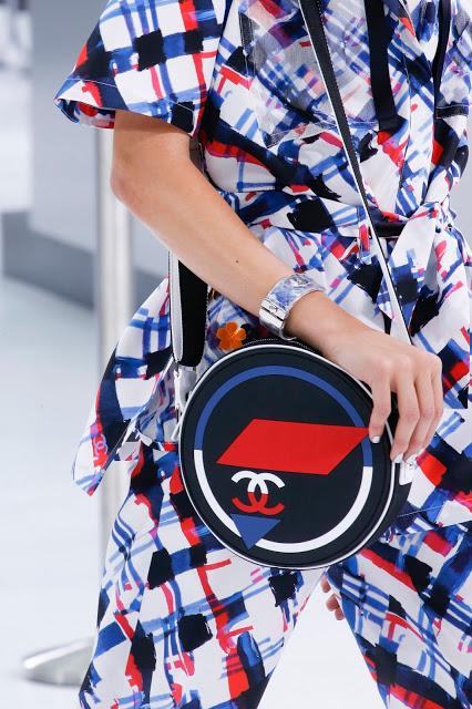 Les plus beaux accessoires du défilé printemps/été 2016 Chanel Airlines...